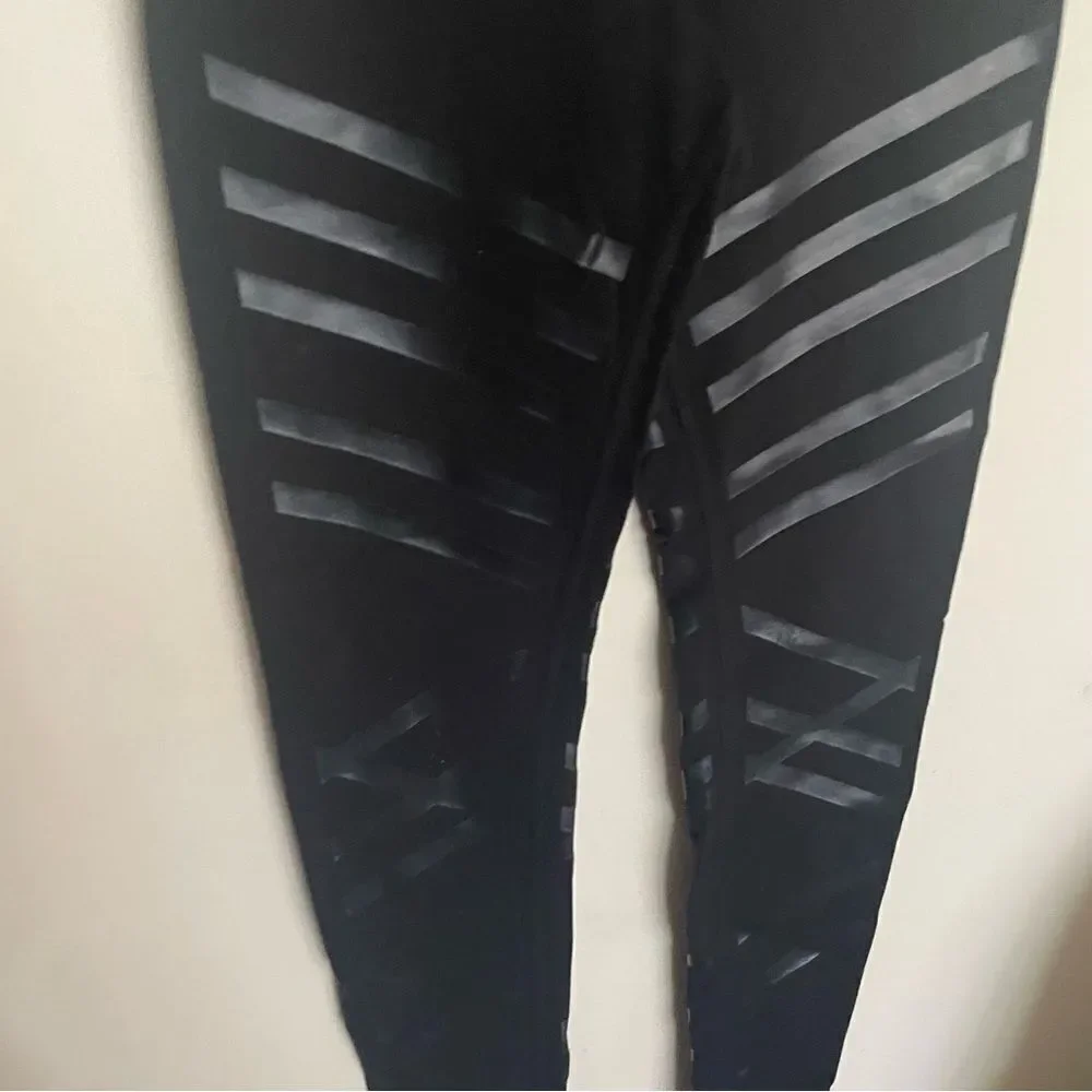 ALO YOGA | Lineal Airbrush Stripe Leggings- Size XS